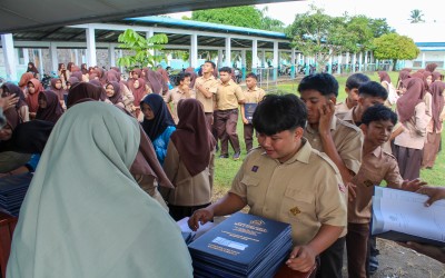 MAN 2 Aceh Barat Gelar Pembagian Rapor Semester Genap dan Penyerahan Hadiah Class Meeting Tahun Pelajaran 2025/2026